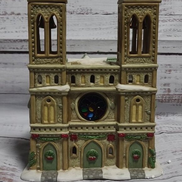 International Trading Cathedrals of the World Light Up Notre Dame - 1990's - NEW - Picture 5 of 9